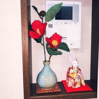 インターホンニッチ,一輪挿し,ツバキの花,小さな幸せを感じる暮らし,人形作り作家さんからお迎えした物の画像