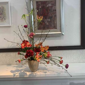 アルストロメリア,カーネーション,グロリオサ,フラワーアレンジ,くろもじの画像