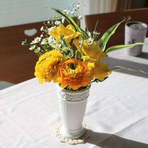 フリージア,ラナンキュラス,切り花,花のある暮らし,花を飾るの画像