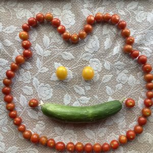 キュウリ,ミニトマト,春がきたね〜♫,過去pic,野菜でお絵描きの画像