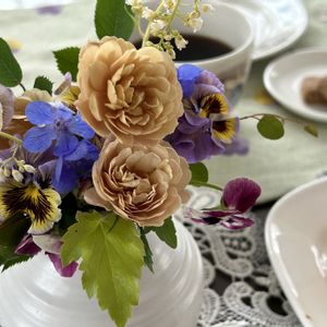 花のある暮らし,お茶の時間,ティータイム,切り花を楽しむ,ホッとひと息の画像