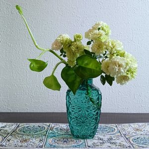 ミニバラ・グリーンアイス,ポトス　グローバルグリーン,観葉植物,一輪挿し,花のある暮らしの画像