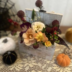 花のある暮らし,ティータイム,切り花を楽しむ,ハロウィンアレンジ,お庭のお花の画像