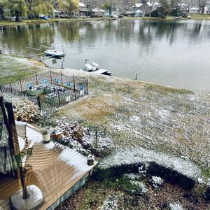 この時は細かい粉雪　朝,大きな牡丹雪　お昼頃,鉢植えたち　一応大丈夫でした,生リース　松とシーダー,ガーデニングの画像