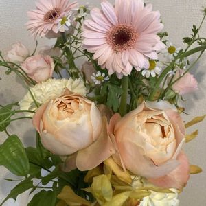 ガーベラ,チューリップ,結婚式,造花,お出かけ先の画像
