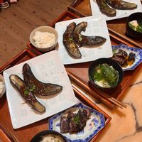 山椒,中華蒸しパン,三つ葉落とし卵吸い物,炊き立てお焦げご飯,鰹藁焼きたたきの画像