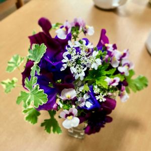 初夏,小さな花束,雨の降る前に,5月,庭の画像