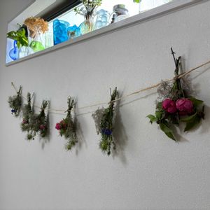 ｸﾘｽﾏｽﾛｰｽﾞのｽﾜｯｸﾞ,ｸﾘｽﾏｽﾛｰｽﾞのｽﾜｯｸﾞ,スモークツリーとニゲラのガーランド,スモークツリーとニゲラのガーランド,ニゲラのスワッグの画像