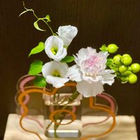 カーネーション,トルコキキョウ,利休草,ヒベリカム,アレンジの画像
