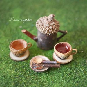 カニクサ,木の実のアレンジ,どんぐりの帽子,ツタ(蔦),木の枝を使っての画像