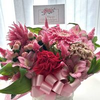 アルストロメリア,カーネーション,ヒペリカム,八重咲きガーベラ,ケイトウ セロシアの画像