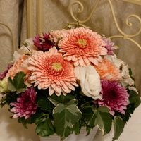 カーネーション,キク,トルコキキョウ,フラワーアレンジメント,母を偲んでの画像