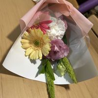 カーネーション,ガーベラ,ケイトウ,トルコキキョウ,花束の画像