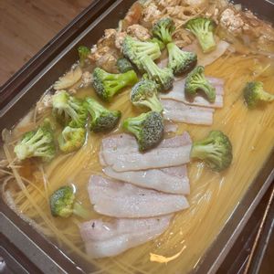 玉ねぎ,ブロッコリー,ベーコン,スパゲッティ乾麺,鶏ひき肉の画像