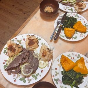 玉ねぎ,小松菜,青レモン,若芽味噌汁,赤牛ロースの画像