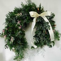 ヒバ,カンガルーポー,バラ ローブアラフランセーズ ,クリスマスリースの画像