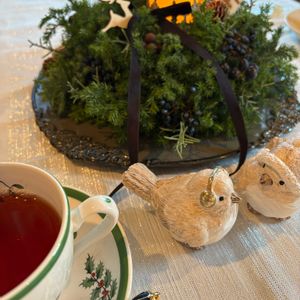 ブルーアイス,サンキライ,まつぼっくり,クリスマス,フラワーアレンジメントの画像