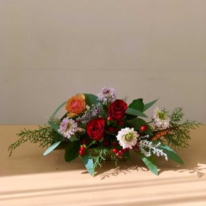 スカビオサ,ヒペリカム,ブルーアイス,ラナンキュラス,ユーカリの画像