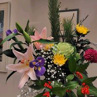 カスミソウ,キク,ユリ,南天(なんてん),葉牡丹（はぼたん）の画像