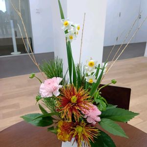 いけばな,生け花,職場に花を,職場のいけばな,ユニクロのお花の画像