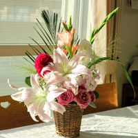 グラジオラス,ケイトウ,バラ,ユリ,フラワーアレンジの画像