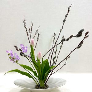 スイートピー,チューリップ,ドラセナ,ネコヤナギ,生け花の画像