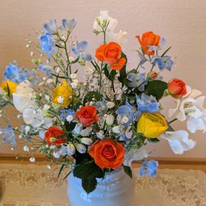 カスミソウ,スイートピー,バラ,黄色い薔薇,オレンジ色のミニバラの画像