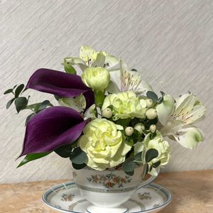 アルストロメリア,カーネーション,カラー,ヒペリカム,ブルーアイスの画像