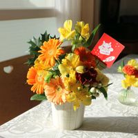 アルストロメリア,ガーベラ,ヒイラギ,ヒペリカム,フラワーアレンジの画像