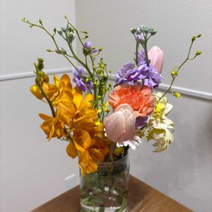 オンシジウム,カーネーション,ガーベラ,ストック,モカラの画像