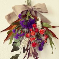 グレビレア,スターチス,ユーカリ,千日紅（せんにちこう）,スワッグの画像