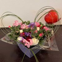 カーネーション,スイートピー,バラ,ラナンキュラス,ベアグラスの画像