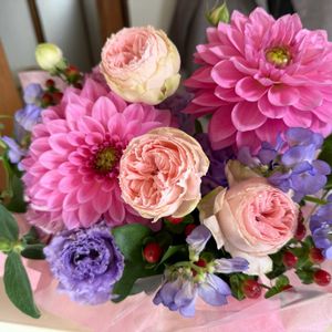 スイートピー,ダリア,トルコキキョウ,バラの画像