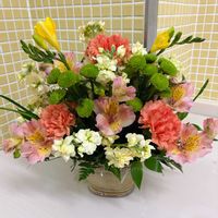 アルストロメリア,カーネーション,ストック,フリージア,フラワーアレンジメントの画像