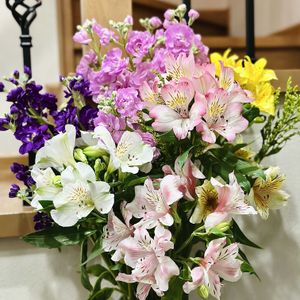 アルストロメリア,ストック,花瓶,お花の定期便,玄関内側の画像