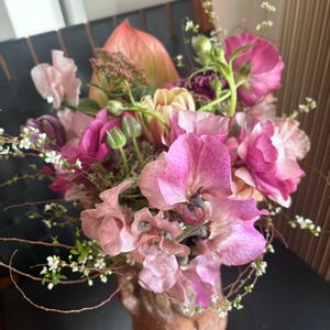 チューリップ,ユキヤナギ,ラナンキュラス,スイトピー,ブーケの画像