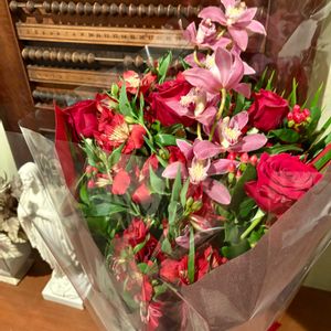 バラ,シンビジューム,ブーケ,癒しの時間,花のある風景の画像