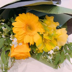 アルストロメリア,ガーベラ,コデマリ,バラ,スイトピーの画像