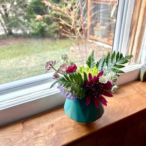 花のある暮らし,緑のある暮らし,窓辺のアレンジ,アメリカ在住,小花アレンジの画像