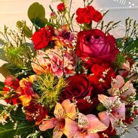 アルストロメリア,カーネーション,スターチス,ニゲラ,バラの画像