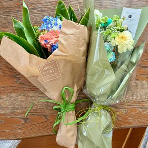 プレゼント,花束,ブルーの花,UNIQLOフラワーの画像