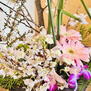ガーベラ,サクラ,ケイオウザクラ,フラワーアレンジメント,お花見の画像