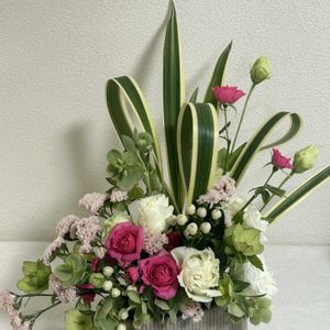 クリスマスローズ,トルコキキョウ,フラワーアレンジメント,花のある暮らし,ジャングル化計画の画像