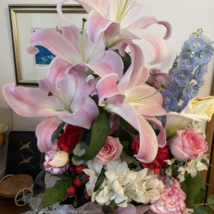 バラ,ユリ,バラ、薔薇、ばら,デルフィ二ウム,大人の着せ替え人形の画像