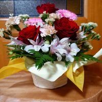 ガーベラ,スターチス,バラ,バラ,レザーファンの画像