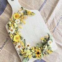 ミモザ,紅葉葉楓（もみじばふう）,木の実,花のある暮らし,カッティングボードアレンジの画像