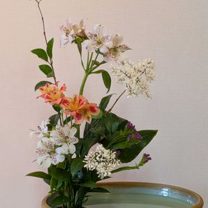 アルストロメリア,スターチス,ルスカス,ネズミモチの花,私の生け花の画像