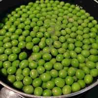 グリーンピース,グリーンピース,グリーンピース　肉じゃが,実家の畑の画像