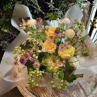 ガーベラ,バラ　ベジー,白い花,癒し,お花屋さんの画像