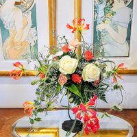 グロリオーサ,バラ,グロリオサ,フラワーアレンジメント,白い花の画像